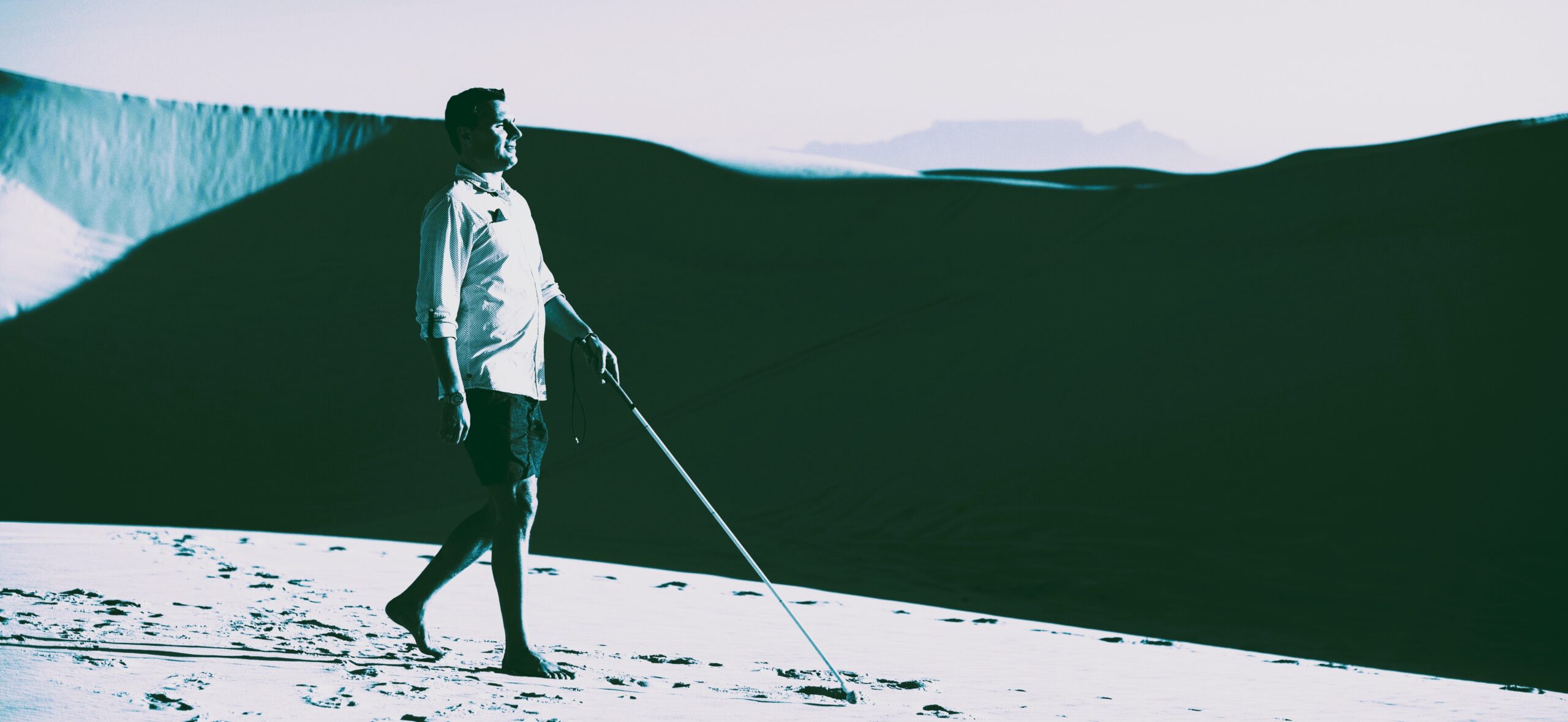 HEIN 12b Hein wagner, blind man, white cane, dunes, monochrome